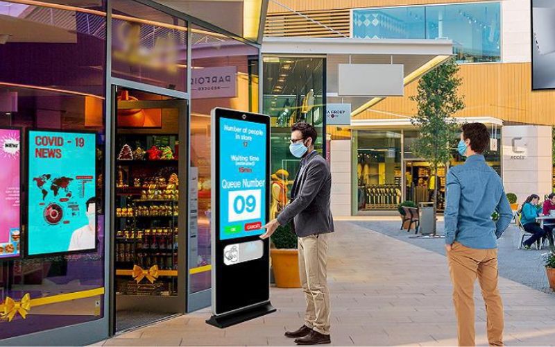 Standee điện tử - Màn hình quảng cáo chân đứng chính hãng